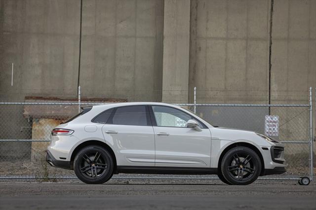 2022 porsche macan base