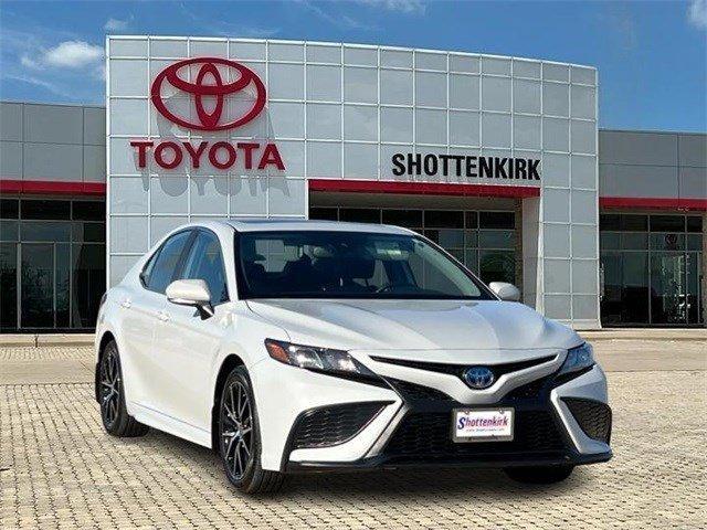 2024 toyota camry hybrid se