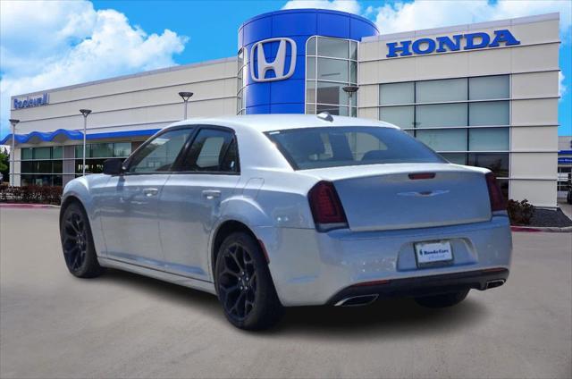 2020 chrysler 300 s