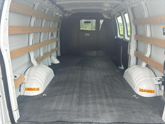 2022 chevrolet express 2500 rwd 2500 regular wheelbase wt