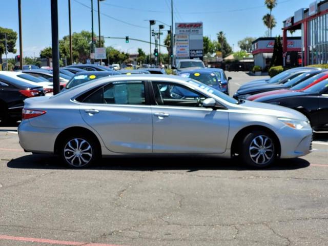 2017 toyota camry le