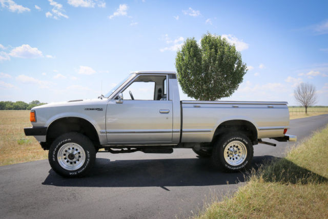 1982 datsun 720 pickup 4 x 4 55k original miles new tires and wheels 55599 miles