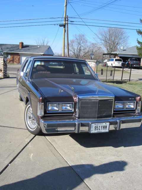 1988 lincoln town car ,one owner ,36000 miles, mint