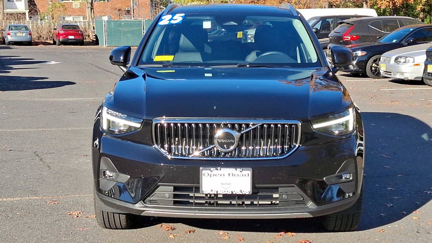 2025 volvo xc40 b5 plus bright theme