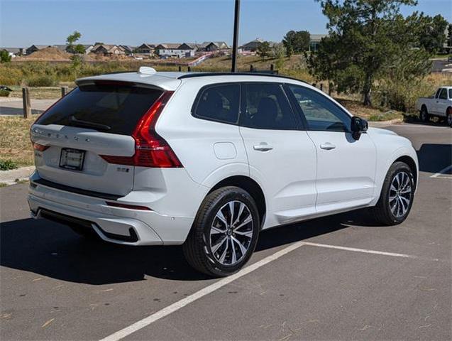 2024 volvo xc60 b5 plus dark theme