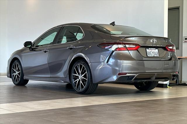 2021 toyota camry se