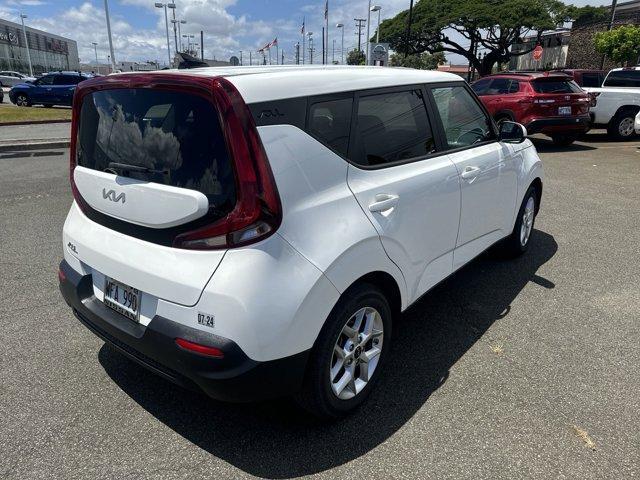 2022 kia soul lx