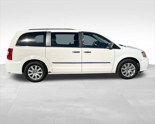 2012 chrysler town & country touring-l