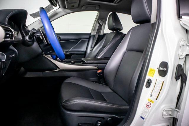 2016 lexus is 200t base