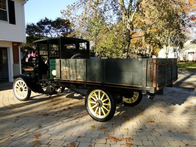 1923 ford model tt, black & green