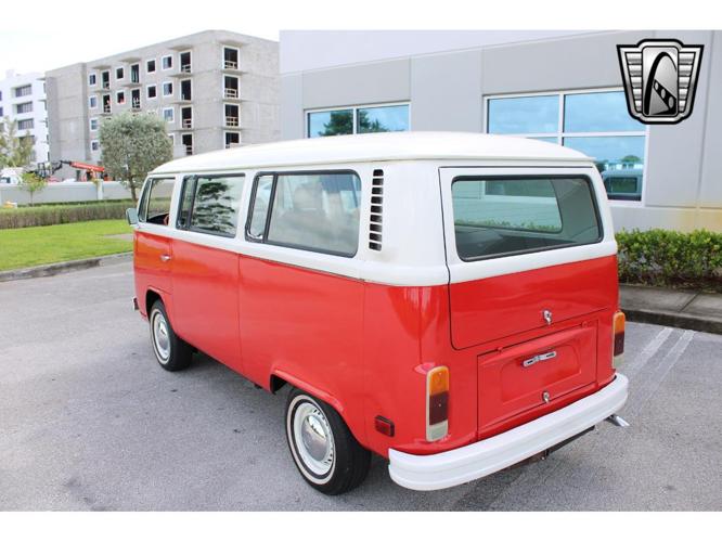 1977 volkswagen bus in o'fallon, illinois