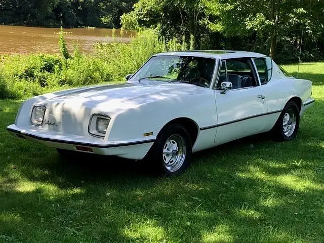1981 studabaker avanti 11 ( magnificent)