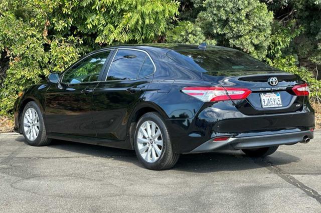 2019 toyota camry le