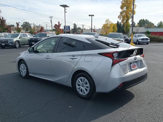 2019 toyota prius le