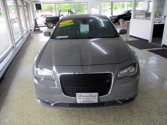2019 chrysler 300 s