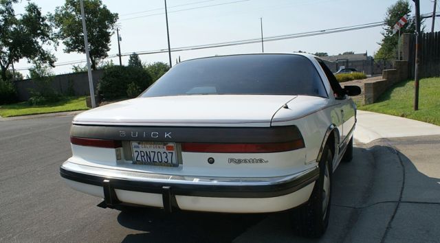 1990 buick reatta 2 door sports coupe