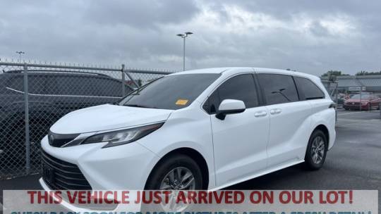 2023 toyota sienna le 8-passenger