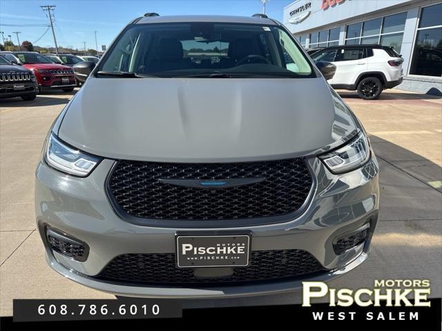 2023 chrysler pacifica hybrid touring l