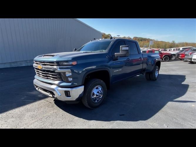 new 2025 chevrolet silverado 3500hd lt