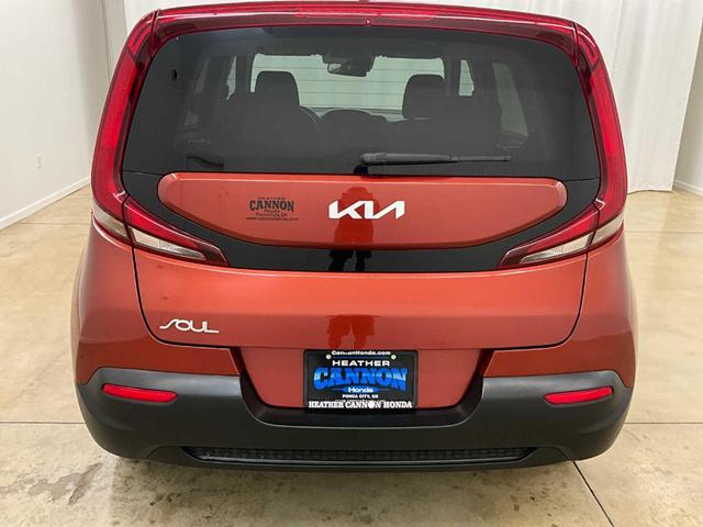 2022 kia soul lx