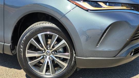 2023 toyota venza le