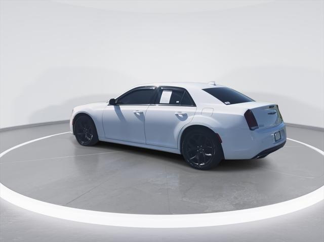 2022 chrysler 300 touring