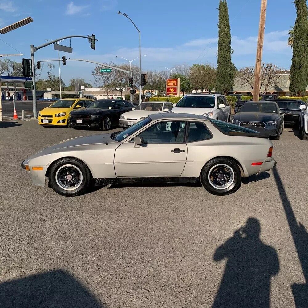 1985 porsche 944 2dr coupe 5-spd no reserve