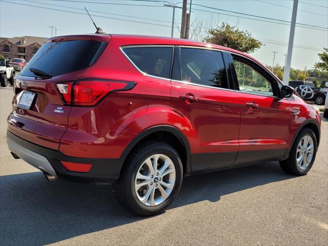 2019 ford escape se