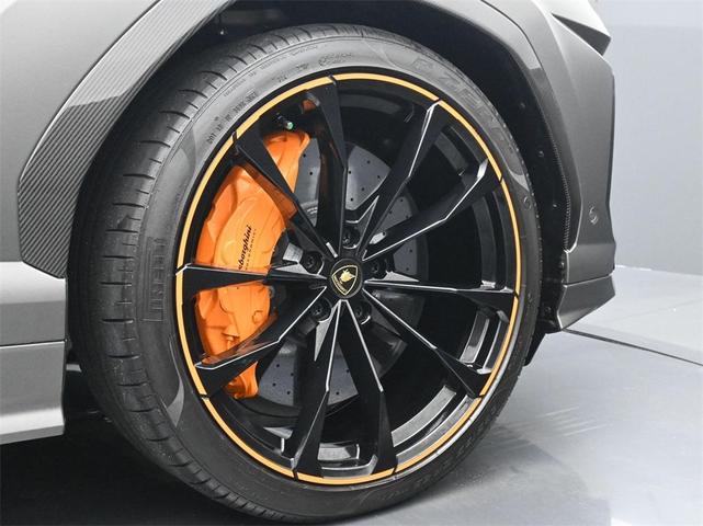 2022 lamborghini urus