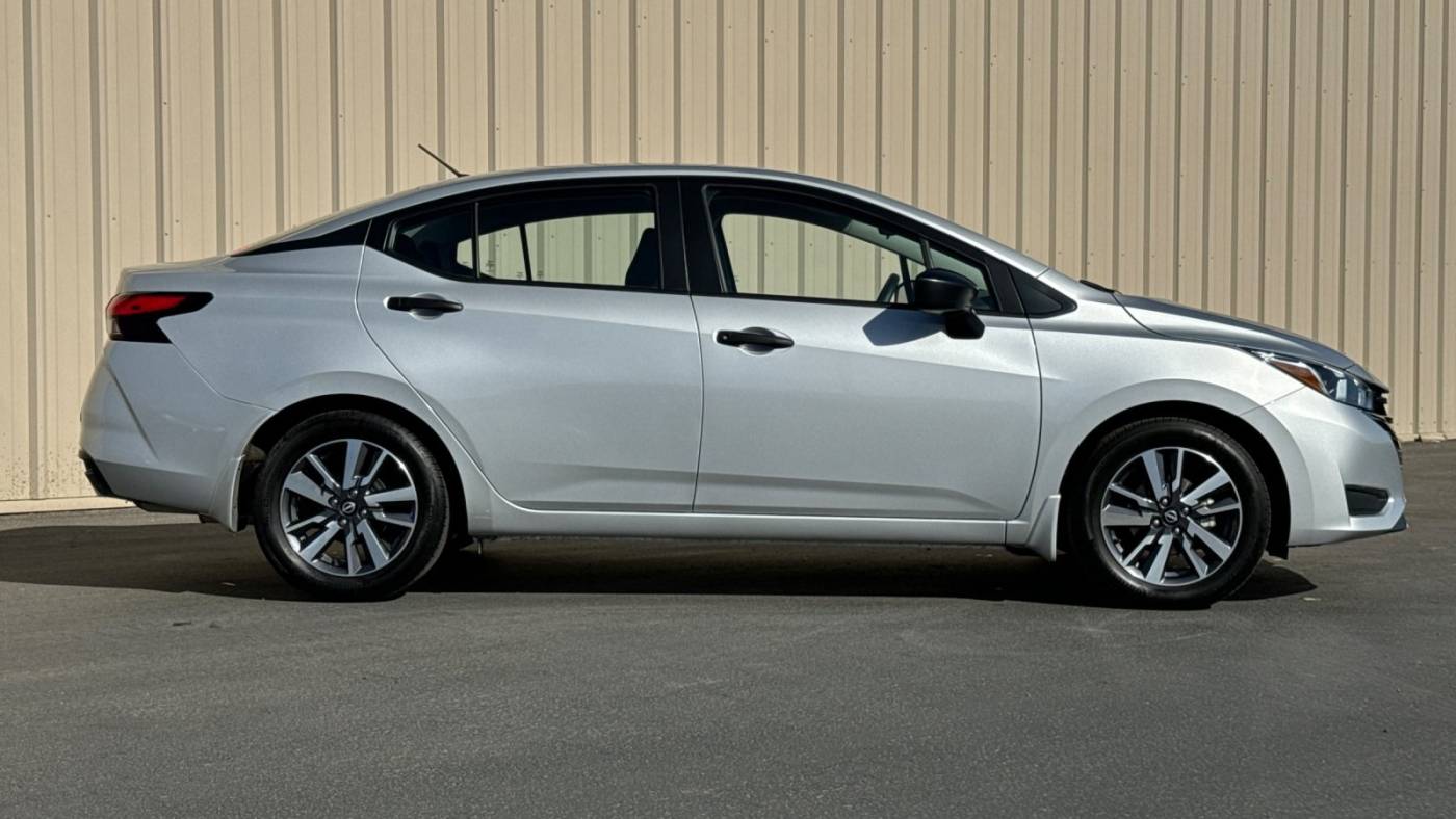 2023 nissan versa s
