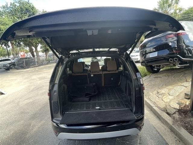 2024 land rover discovery p360 metropolitan edition