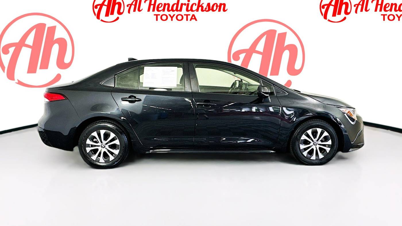 2022 toyota corolla hybrid le
