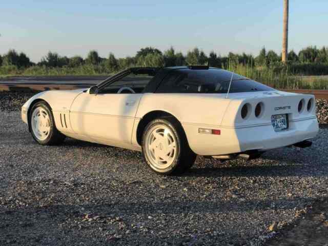 1988 chevrolet corvette hatchback white rwd automatic 35th anniversary