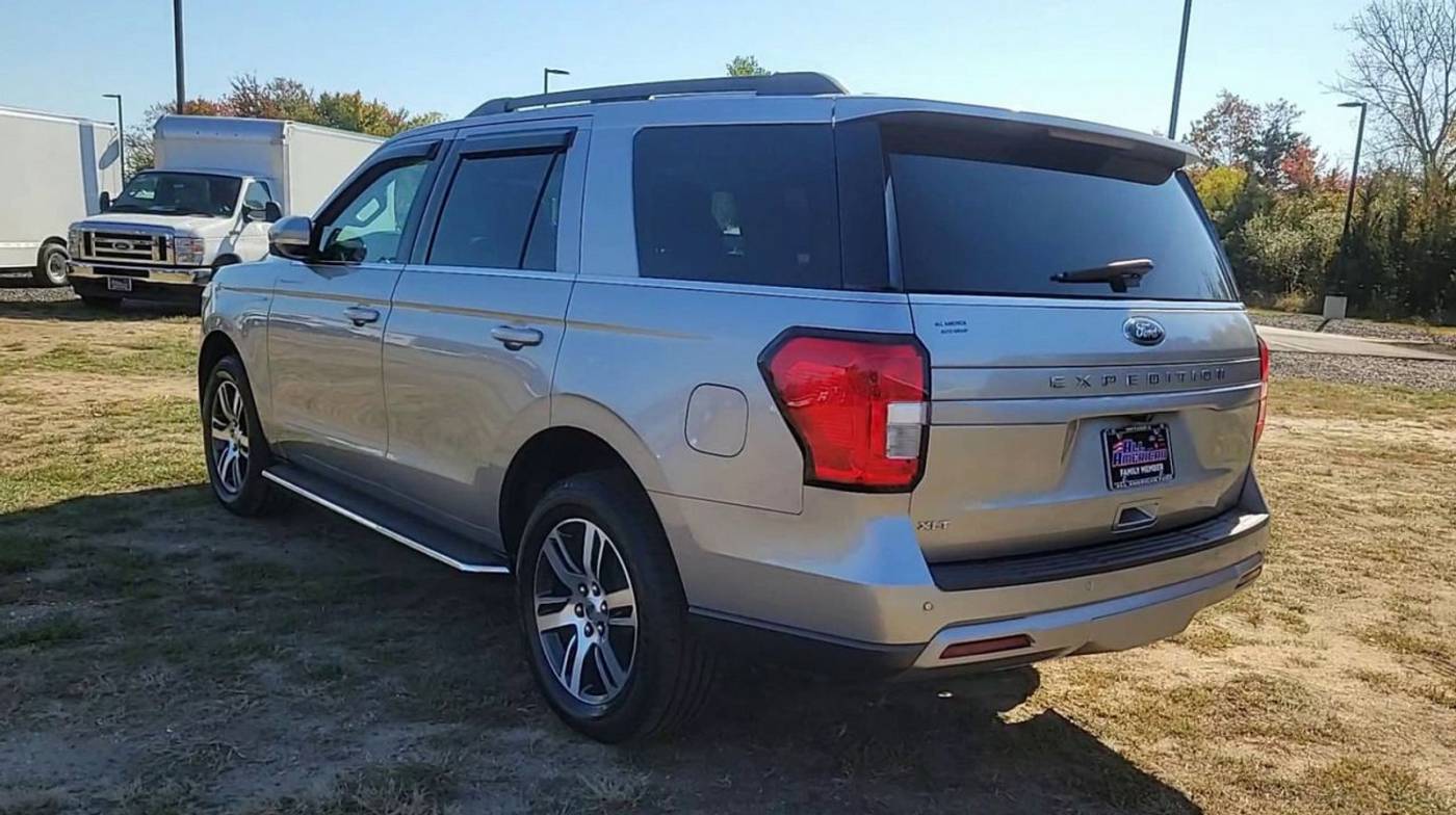 2022 ford expedition xlt