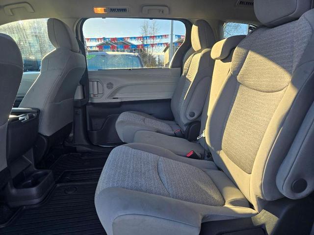 2022 toyota sienna le