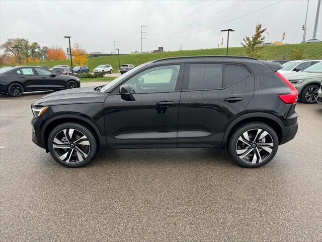 2024 volvo xc40 b5 plus dark theme
