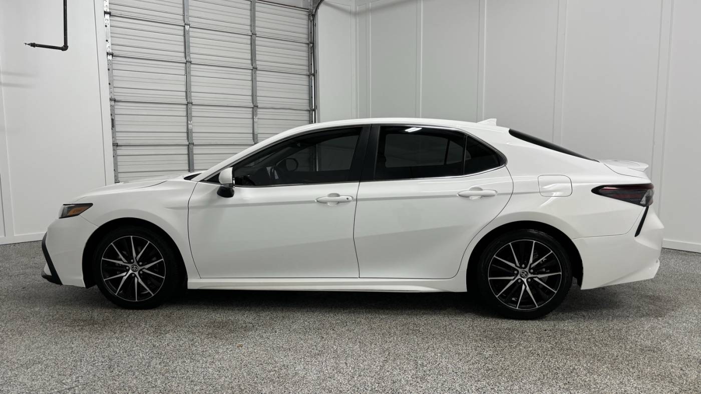 2023 toyota camry hybrid se