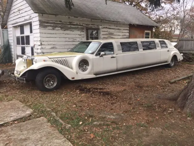 1994 lincoln town car excalibur limousine (not in working order)