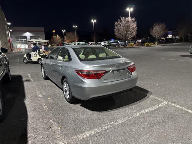 2017 toyota camry le