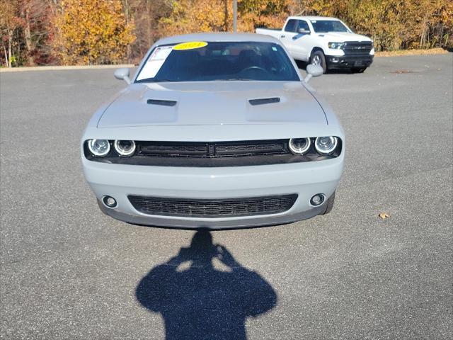 2021 dodge challenger sxt