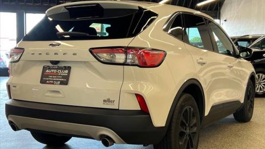 2020 ford escape se
