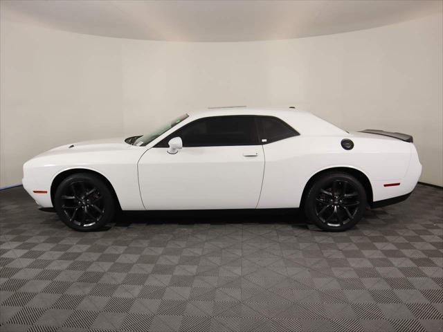 2022 dodge challenger sxt