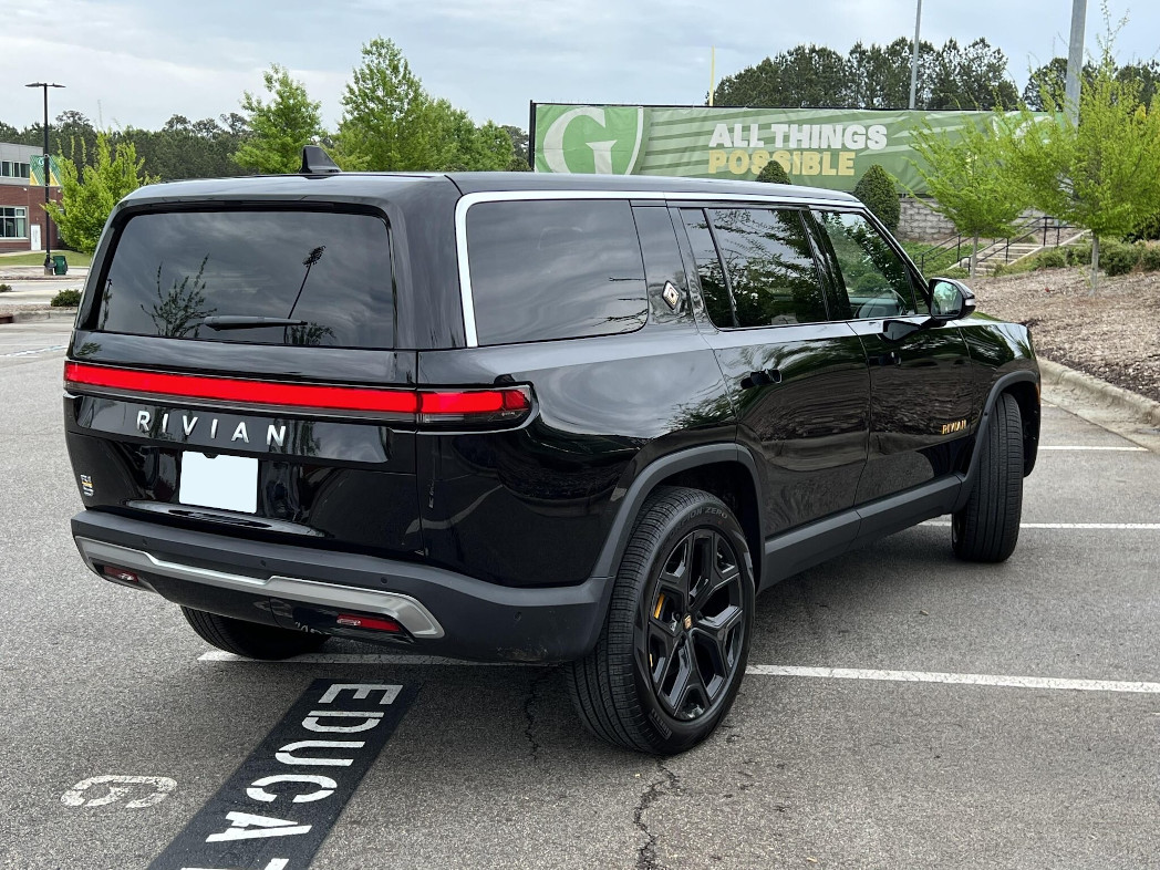 rivian r1s