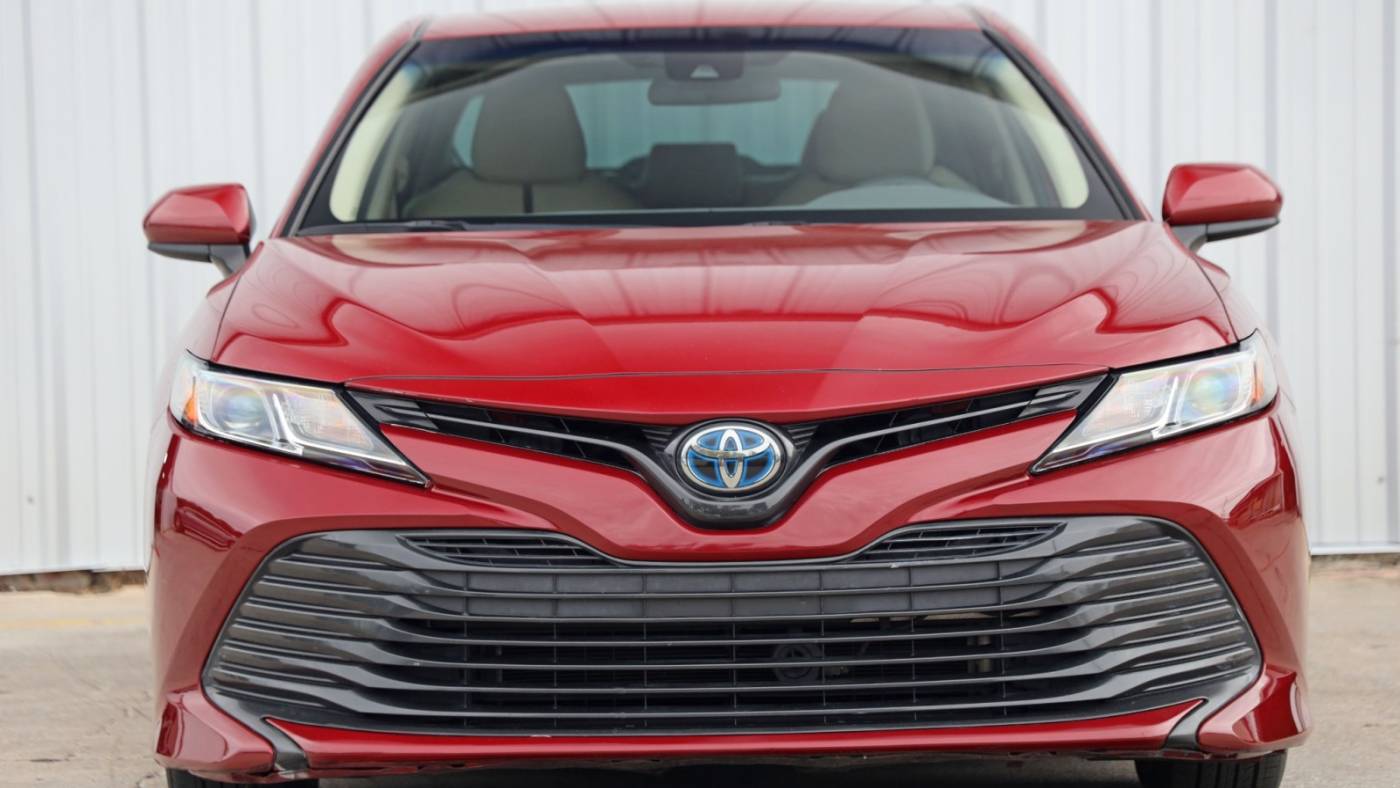 2020 toyota camry hybrid le