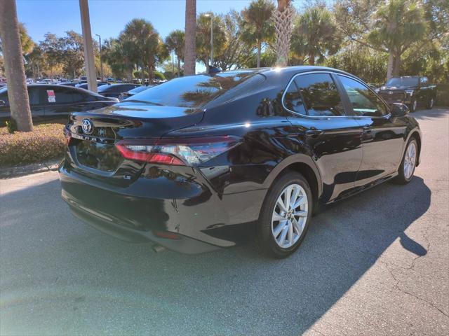 2022 toyota camry le