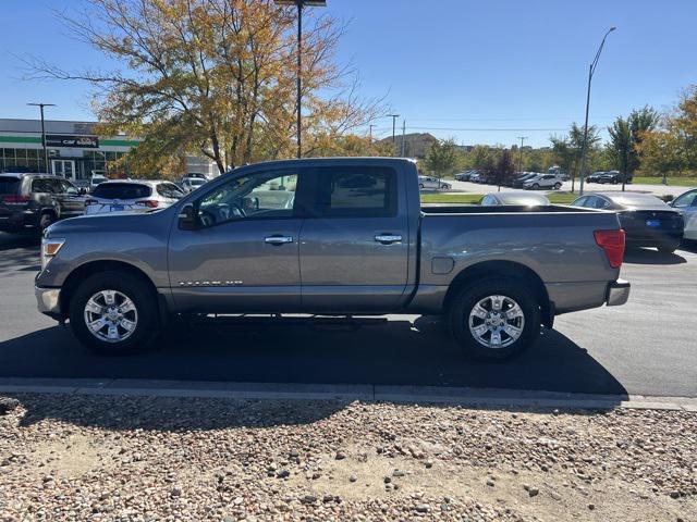 2018 nissan titan sv