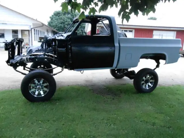 1982 chevy custom deluxe 4x4 pro-built resto 1000 % rust free