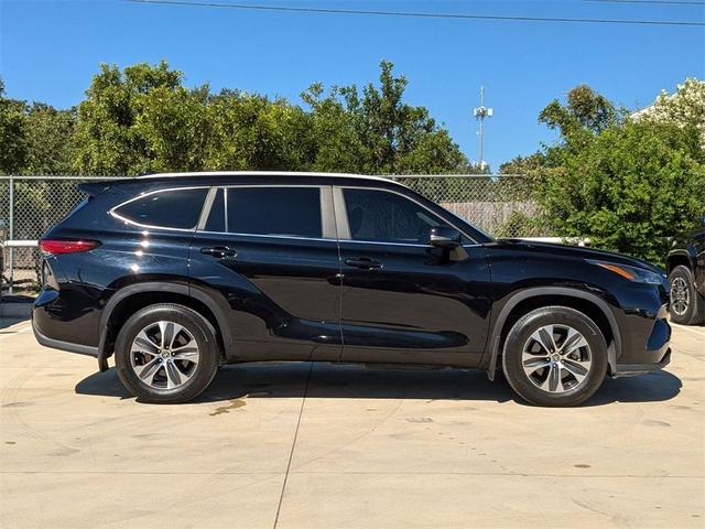 2023 toyota highlander xle