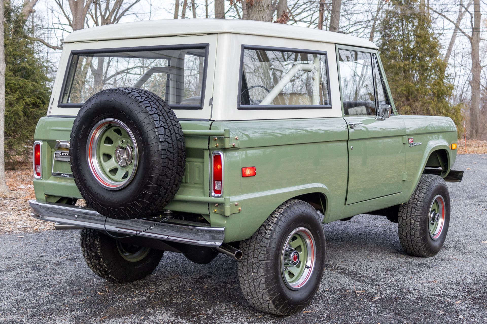 1974 ford sport bronco with a fuel-injected 302