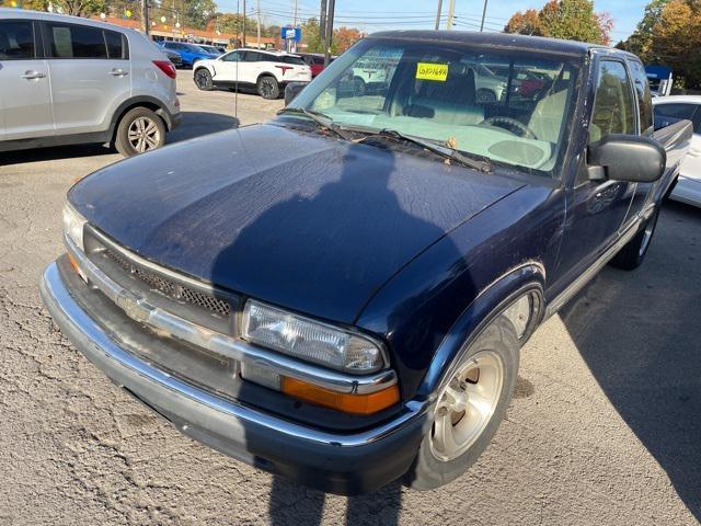 2000 chevrolet s-10 base